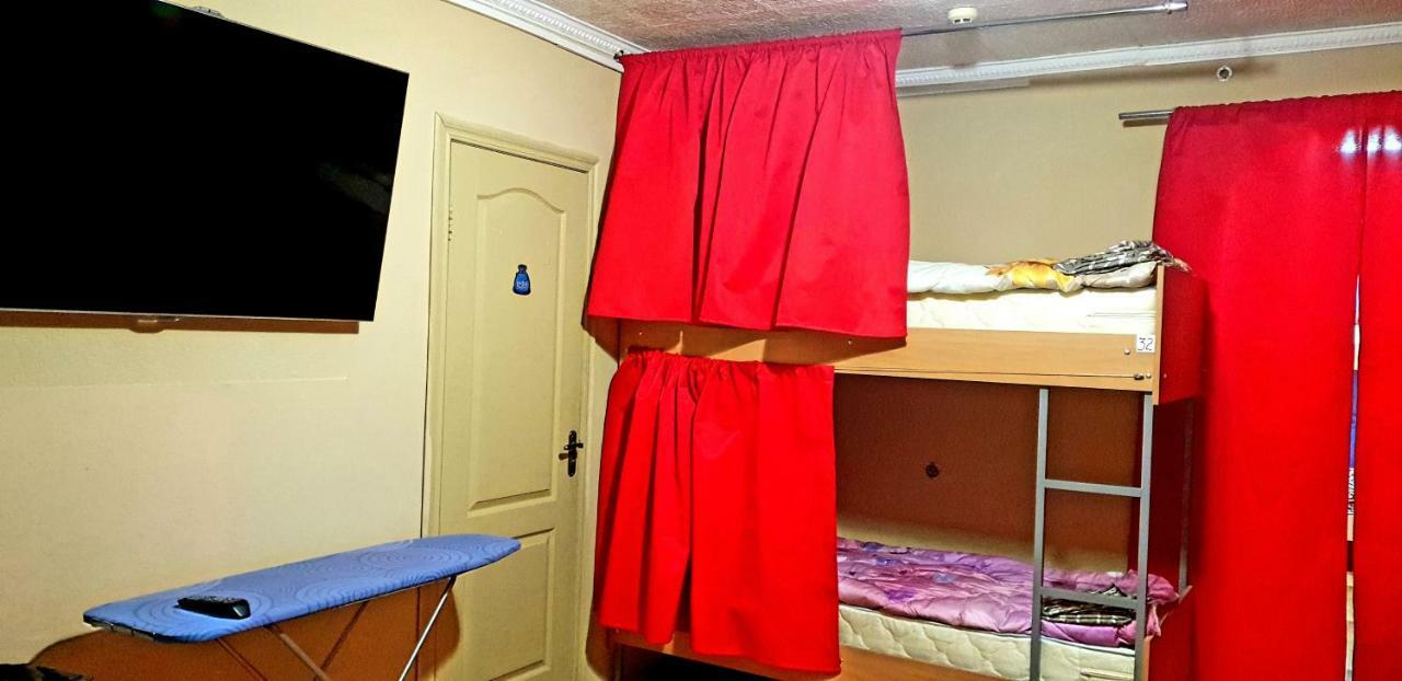 Hostel 777 キエフ エクステリア 写真